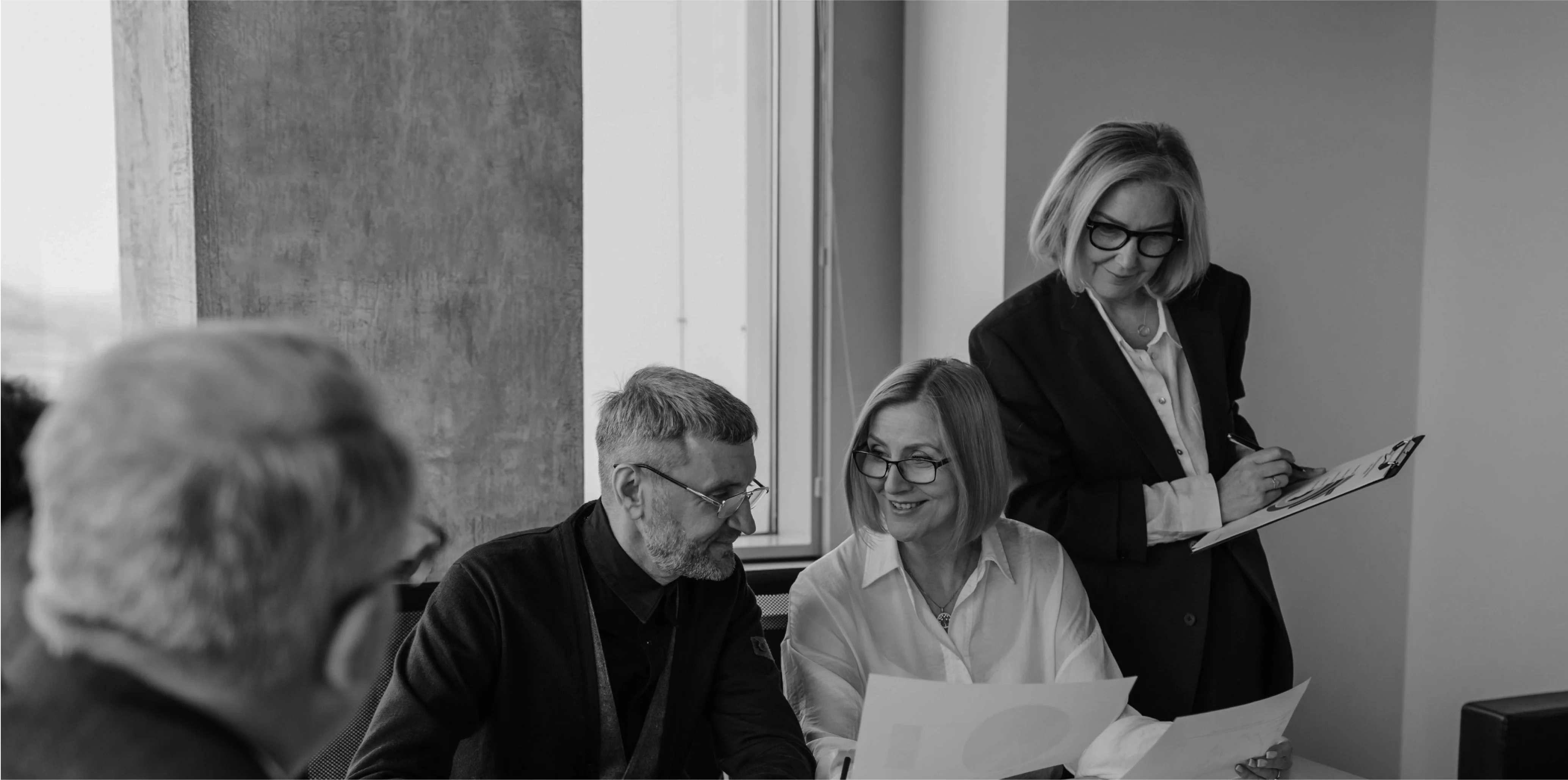 bg image people in office